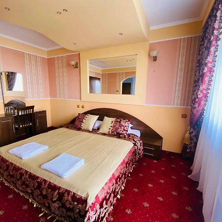 Intourist-Zakarpattia Hotel Uzhhorod Εξωτερικό φωτογραφία
