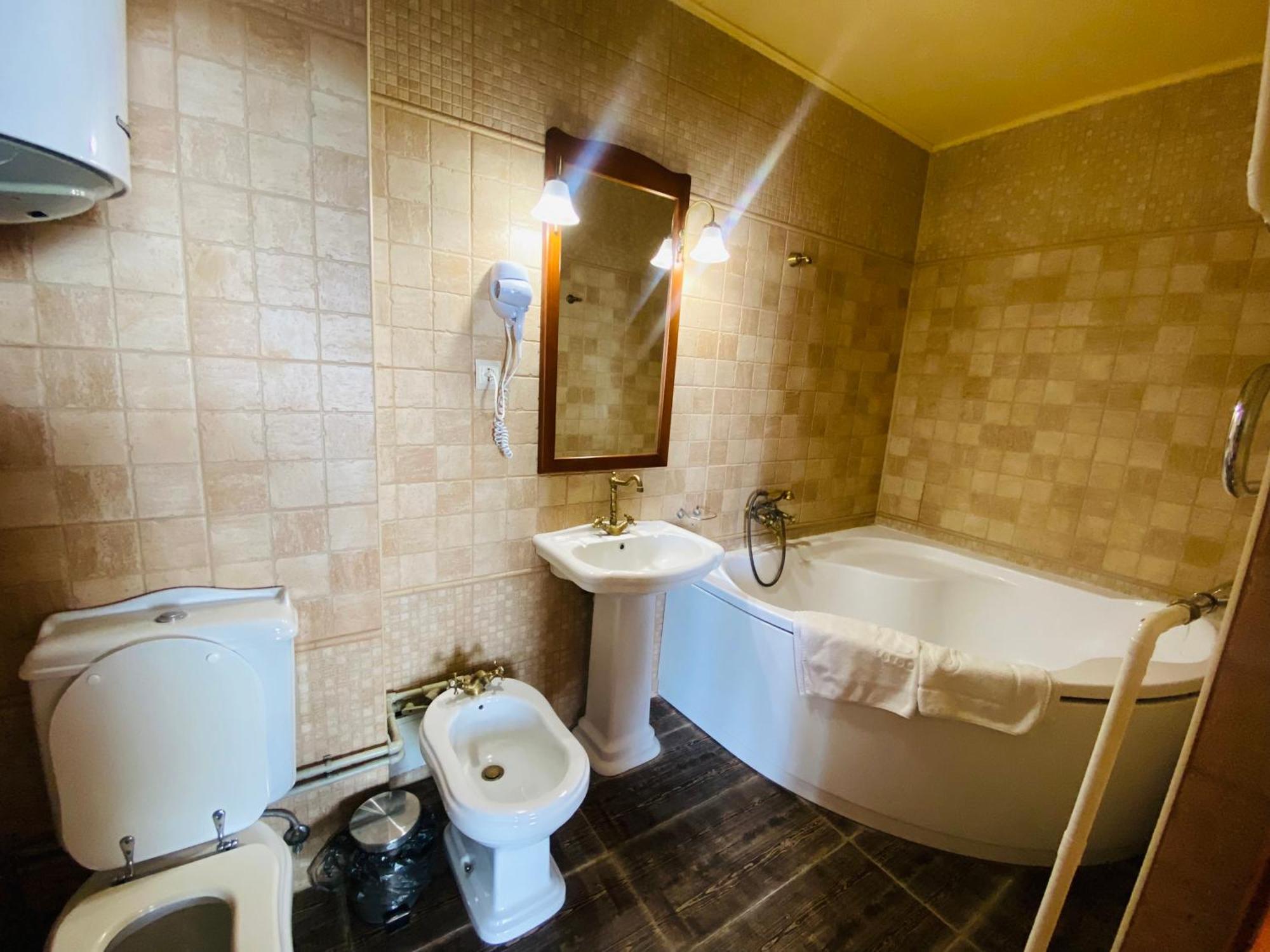Intourist-Zakarpattia Hotel Uzhhorod Εξωτερικό φωτογραφία